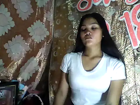 Snapshot of PinaySkinnyJust18 chatting on February 23, 9:32 am PinaySkinnyJust18 online show from February 23, 9:32 am