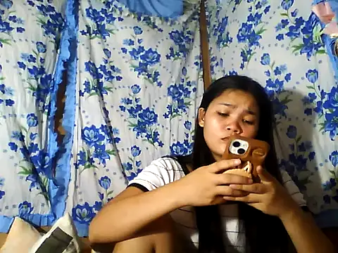 Snapshot of PinaySkinnyJust18 chatting on June 30, 10:43 pm PinaySkinnyJust18 online show from June 30, 10:43 pm