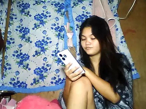 Snapshot of PinaySkinnyJust18 chatting on June 3, 9:52 pm PinaySkinnyJust18 online show from June 3, 9:52 pm