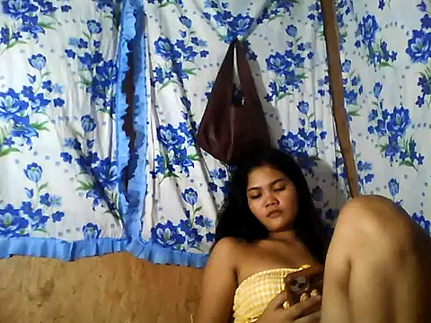 Snapshot of PinaySkinnyJust18 chatting on June 27, 10:21 am PinaySkinnyJust18 online show from June 27, 10:21 am