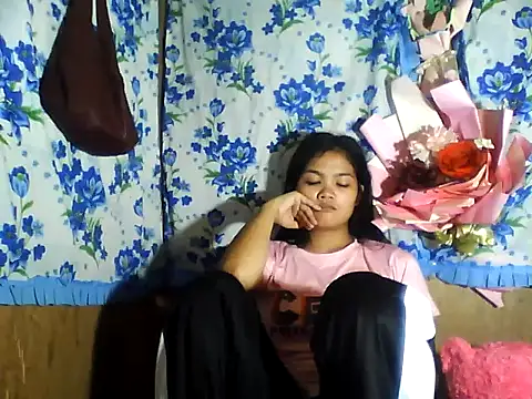 PinaySkinnyJust18 online show from May 25, 9:57 pm