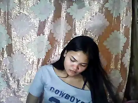 PinaySkinnyJust18 online show from March 19, 9:31 am