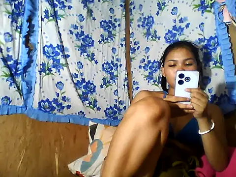 Snapshot of PinaySkinnyJust18 chatting on June 20, 4:39 am PinaySkinnyJust18 online show from June 20, 4:39 am