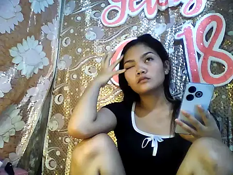 Snapshot of PinaySkinnyJust18 chatting on February 19, 10:18 pm PinaySkinnyJust18 online show from February 19, 10:18 pm