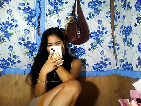 PinaySkinnyJust18 online show from May 3, 10:57 pm
