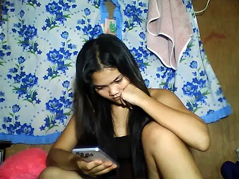 Snapshot of PinaySkinnyJust18 chatting on June 4, 10:20 am PinaySkinnyJust18 online show from June 4, 10:20 am