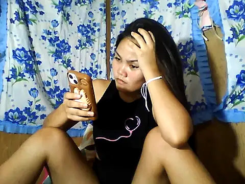 Snapshot of PinaySkinnyJust18 chatting on June 16, 9:42 am PinaySkinnyJust18 online show from June 16, 9:42 am