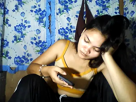 PinaySkinnyJust18 online show from May 10, 12:36 am