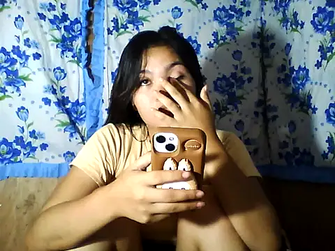 PinaySkinnyJust18 online show from April 9, 6:41 am