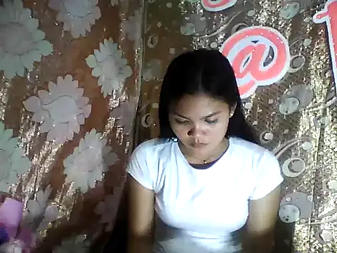 Snapshot of PinaySkinnyJust18 chatting on February 11, 11:43 am PinaySkinnyJust18 online show from February 11, 11:43 am