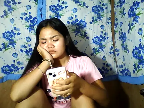 PinaySkinnyJust18 online show from April 29, 10:38 pm