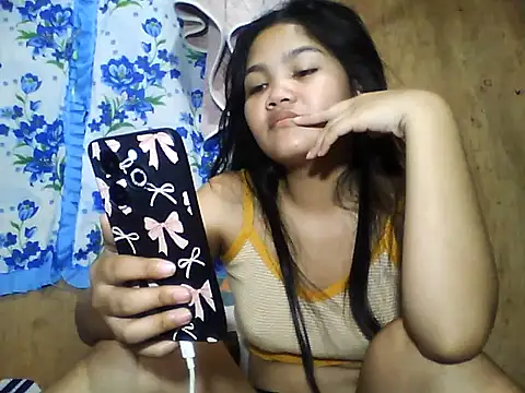 Snapshot of PinaySkinnyJust18 chatting on July 15, 10:50 pm PinaySkinnyJust18 online show from July 15, 10:50 pm