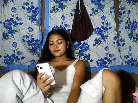 PinaySkinnyJust18 online show from May 13, 3:13 am