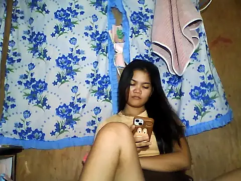 Snapshot of PinaySkinnyJust18 chatting on June 4, 10:36 pm PinaySkinnyJust18 online show from June 4, 10:36 pm
