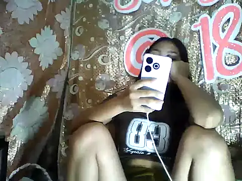 Snapshot of PinaySkinnyJust18 chatting on February 14, 11:27 pm PinaySkinnyJust18 online show from February 14, 11:27 pm