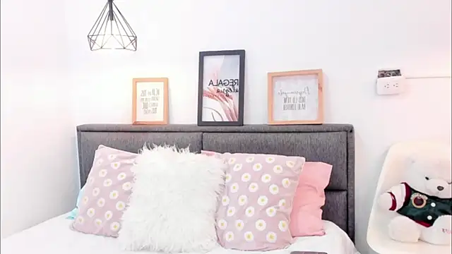 annarosse  online show from February 13, 6:19 pm