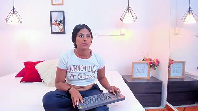 Snapshot of annarosse_ chatting on June 17, 12:04 pm annarosse online show from June 17, 12:04 pm