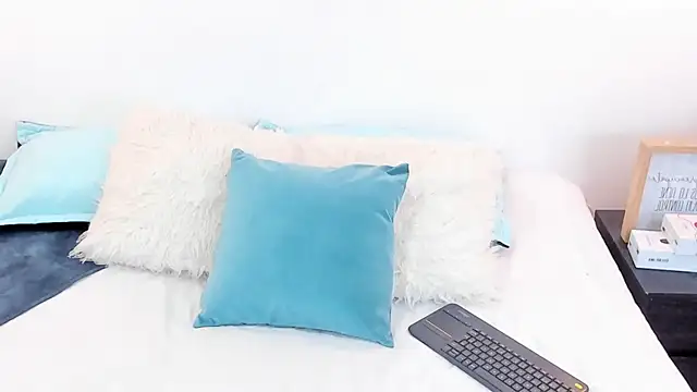 Snapshot of annarosse_ chatting on June 26, 6:25 pm annarosse online show from June 26, 6:25 pm