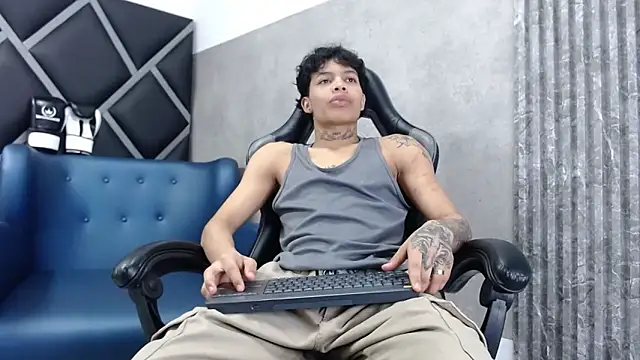 Snapshot of Dogan_Renzo0 chatting on February 7, 8:06 pm Dogan Renzo0 online show from February 7, 8:06 pm