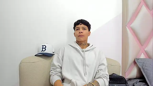 Snapshot of Dogan_Renzo0 chatting on June 11, 7:44 pm Dogan Renzo0 online show from June 11, 7:44 pm