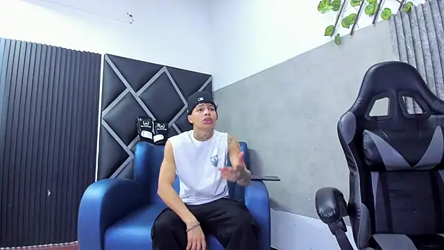 Snapshot of Dogan_Renzo0 chatting on February 11, 7:03 pm Dogan Renzo0 online show from February 11, 7:03 pm