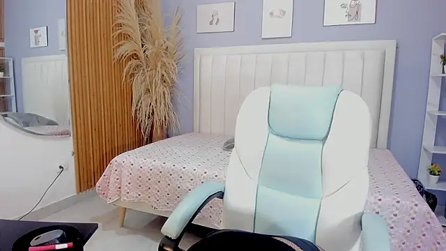 Snapshot of helen_jonesx chatting on February 25, 12:27 pm helen jonesx online show from February 25, 12:27 pm