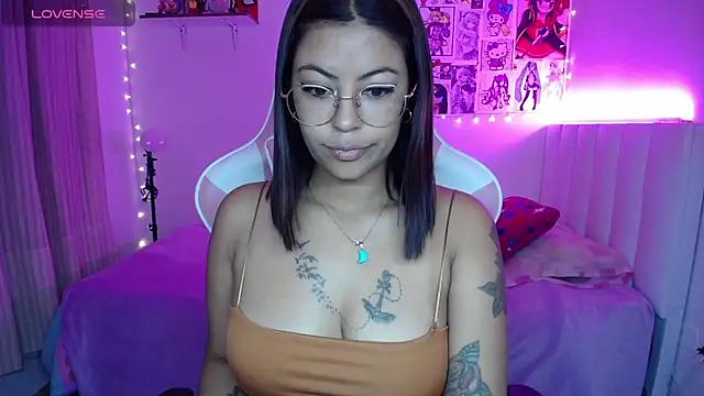 Danna Soffia online show from March 3, 11:45 pm