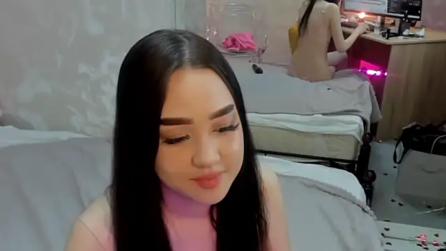 Snapshot of NaomiKim_ chatting on February 21, 1:24 pm NaomiKim online show from February 21, 1:24 pm