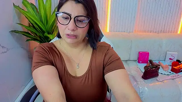 angele roux tp online show from April 13, 1:15 pm