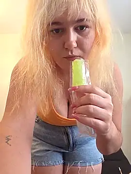 Snapshot of Ashlovescannabis chatting on July 15, 2:46 pm Ashlovescannabis online show from July 15, 2:46 pm