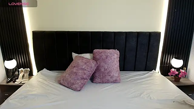 IvonneRoss  online show from March 10, 12:09 pm