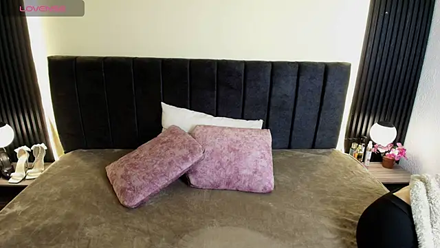 IvonneRoss  online show from March 21, 12:09 pm