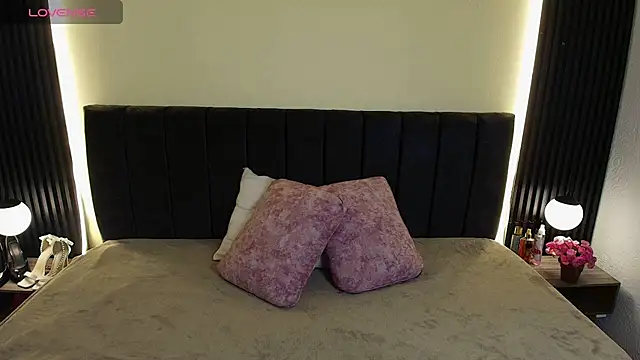 IvonneRoss  online show from March 26, 12:14 pm