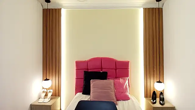 IvonneRoss  online show from February 19, 11:51 am