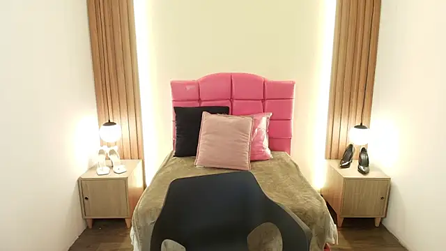 IvonneRoss  online show from February 24, 12:17 pm