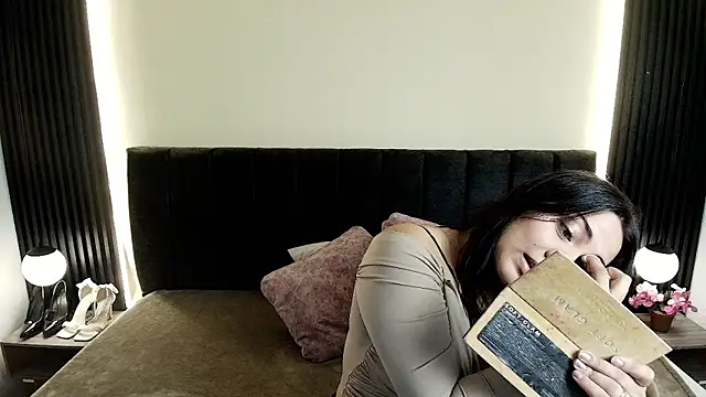 IvonneRoss  online show from March 13, 12:10 pm