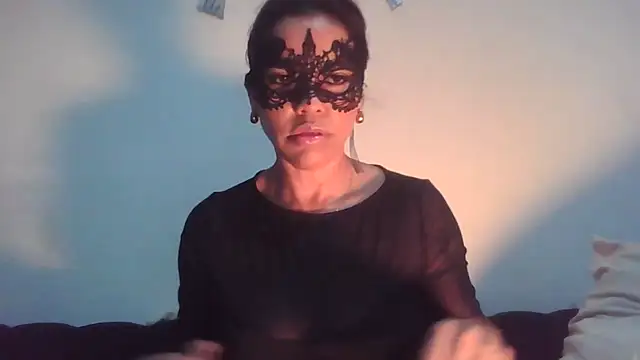 Snapshot of Dolcezzastella chatting on February 18, 7:39 am Dolcezzastella online show from February 18, 7:39 am