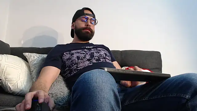 Snapshot of SpermsBank chatting on January 5, 10:24 pm SpermsBank online show from January 5, 10:24 pm