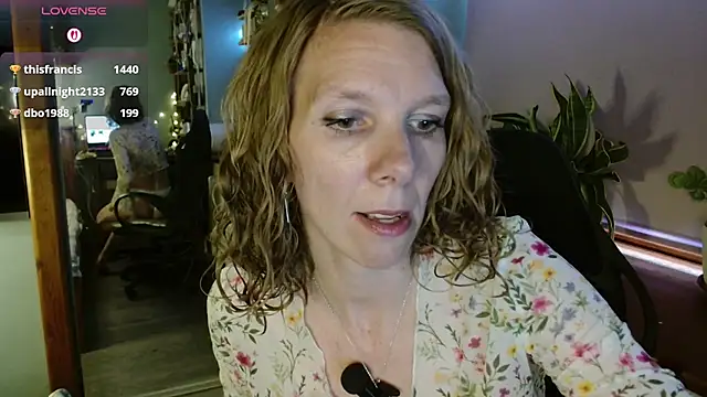 Daisy Lovely online show from July 10, 4:12 am