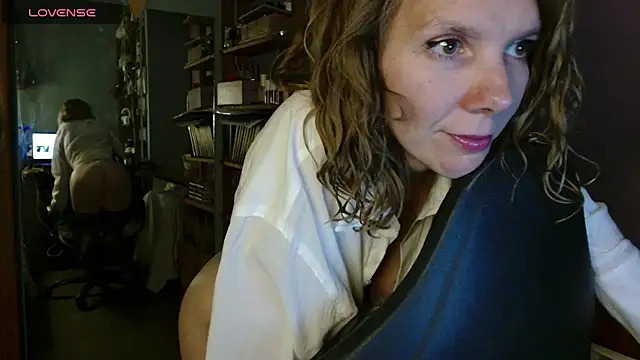 Daisy Lovely online show from May 23, 4:28 pm