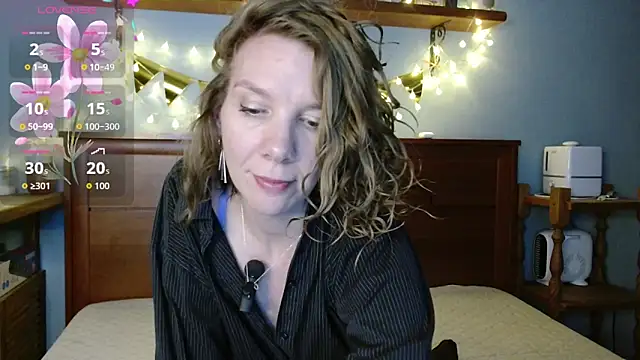 Daisy Lovely online show from April 10, 5:14 am