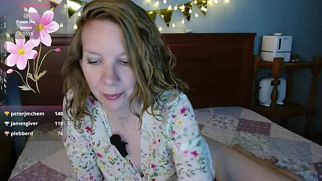 Daisy Lovely online show from July 6, 4:19 am
