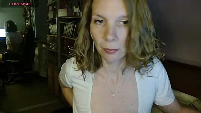 Daisy Lovely online show from May 22, 4:16 pm