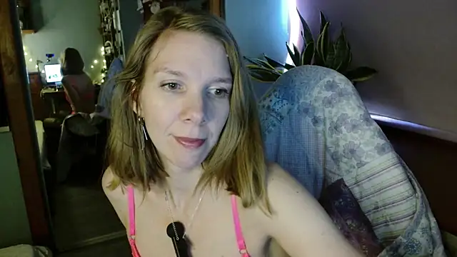 Daisy Lovely online show from April 24, 5:53 am