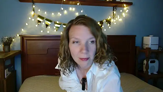 Daisy Lovely online show from June 1, 4:35 am