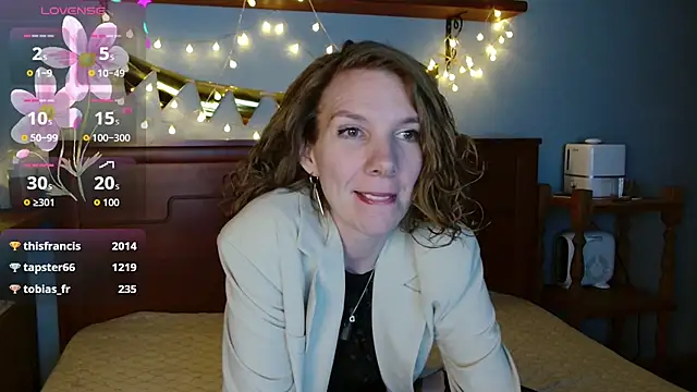 Daisy Lovely online show from April 8, 4:25 am