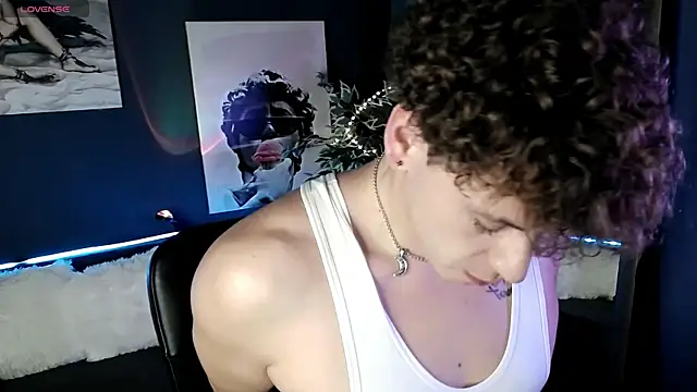 Snapshot of TylerGibson chatting on June 24, 1:37 am TylerGibson online show from June 24, 1:37 am