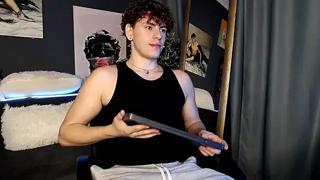 Snapshot of TylerGibson chatting on July 1, 12:55 am TylerGibson online show from July 1, 12:55 am