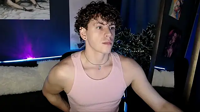 Snapshot of TylerGibson chatting on July 11, 9:15 pm TylerGibson online show from July 11, 9:15 pm