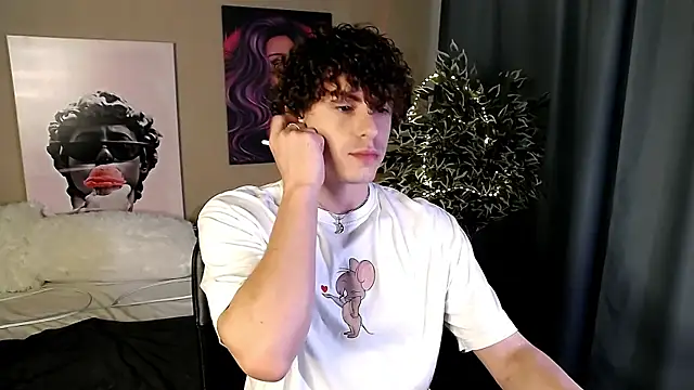 Snapshot of TylerGibson chatting on June 4, 3:55 am TylerGibson online show from June 4, 3:55 am